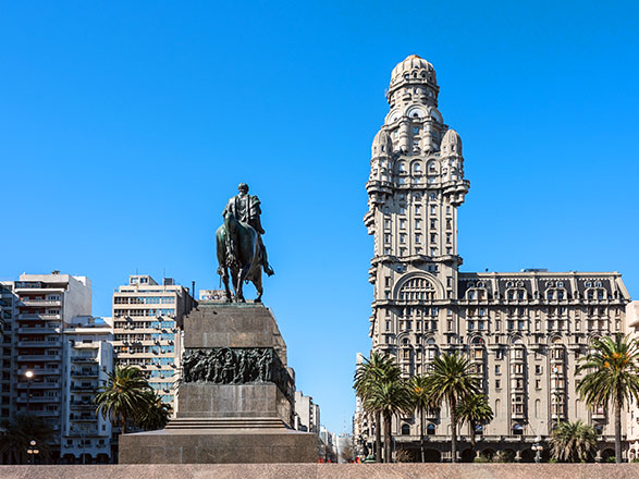 https://static.abcroisiere.com/images/fr/escales/escale,montevideo-montevideo_zoom,UY,MVD,33702.jpg