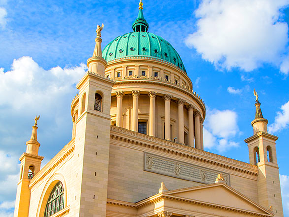 https://static.abcroisiere.com/images/fr/escales/escale,potsdam-potsdam_zoom,DE,POT,41396.jpg