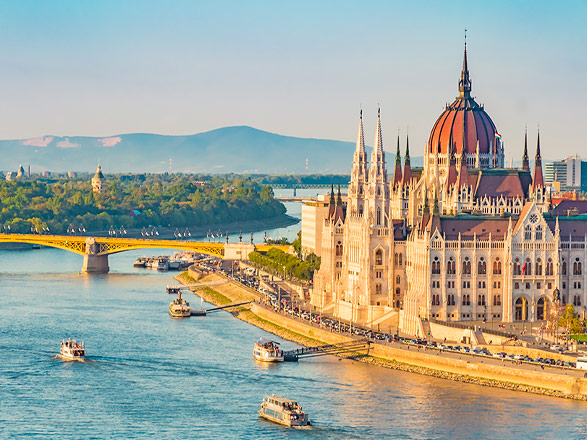 https://static.service-voyages.com/mobile/croisiere/images/fr/escales/escale,budapest-budapest_zoom,HU,BUD,546438.jpg