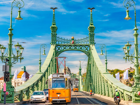 https://static.service-voyages.com/mobile/croisiere/images/fr/escales/escale,budapest-budapest_zoom,HU,BUD,546440.jpg