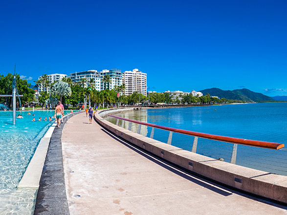 https://static.service-voyages.com/mobile/croisiere/images/fr/escales/escale,cairns-cairns_zoom,AU,CNS,35389.jpg