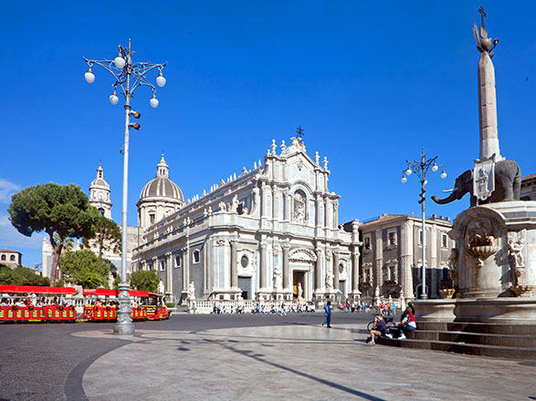 https://static.service-voyages.com/mobile/croisiere/images/fr/escales/escale,catane-catane_zoom,IT,CTA,544558.jpg