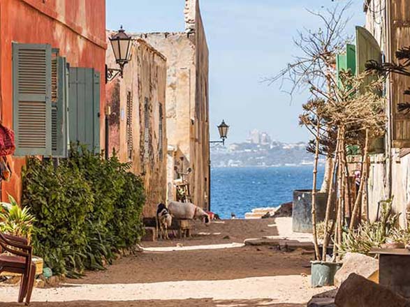https://static.service-voyages.com/mobile/croisiere/images/fr/escales/escale,dakar-dakar_zoom,SN,DKR,516859.jpg