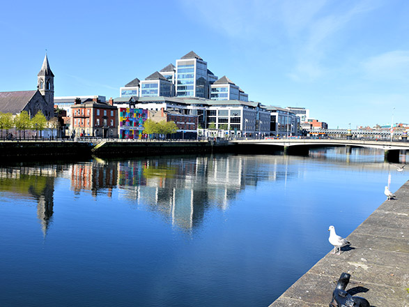 https://static.service-voyages.com/mobile/croisiere/images/fr/escales/escale,dublin-dublin_zoom,IE,DUB,34875.jpg