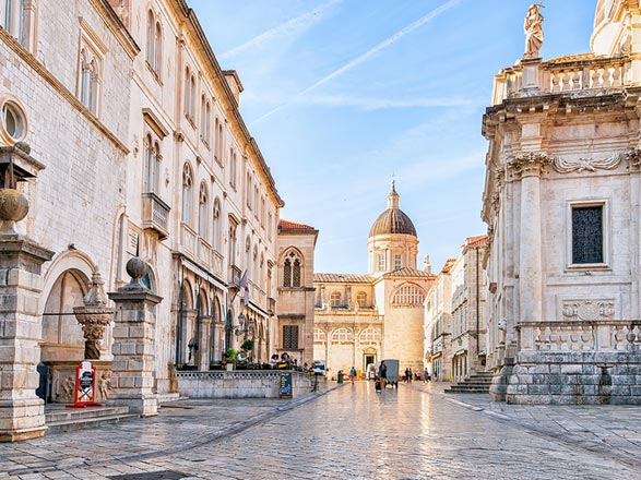 https://static.service-voyages.com/mobile/croisiere/images/fr/escales/escale,dubrovnik-dubrovnik_zoom,HR,DBV,516948.jpg