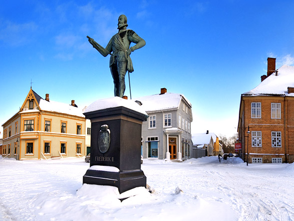 https://static.service-voyages.com/mobile/croisiere/images/fr/escales/escale,fredrikstad-fredrikstad_zoom,NO,FRK,527428.jpg