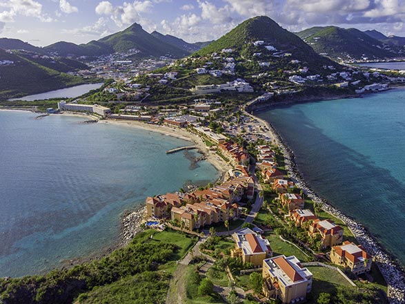 https://static.service-voyages.com/mobile/croisiere/images/fr/escales/escale,iles des saintes-iles des saintes_zoom,GP,LSS,519761.jpg