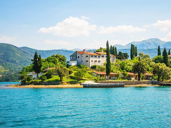 https://static.service-voyages.com/mobile/croisiere/images/fr/escales/escale,kotor-kotor_zoom,ME,KOT,39496.jpg