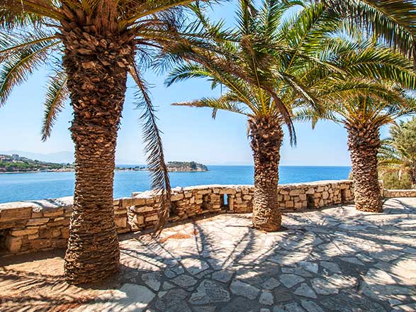 https://static.service-voyages.com/mobile/croisiere/images/fr/escales/escale,kusadasi-kusadasi_zoom,TR,KUS,528046.jpg