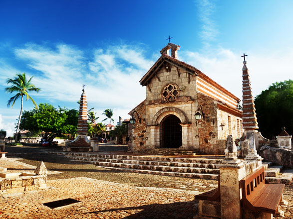 https://static.service-voyages.com/mobile/croisiere/images/fr/escales/escale,la romana-la romana_zoom,DO,LRM,32417.jpg