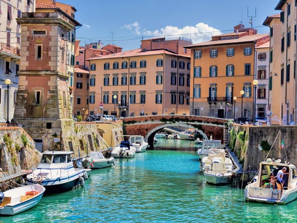 https://static.service-voyages.com/mobile/croisiere/images/fr/escales/escale,livourne-livourne_zoom,IT,LIV,67184.jpg