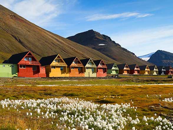 https://static.service-voyages.com/mobile/croisiere/images/fr/escales/escale,longyearbyen-longyearbyen_zoom,SJ,LYR,74163.jpg