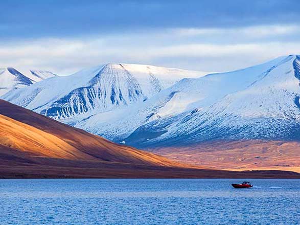 https://static.service-voyages.com/mobile/croisiere/images/fr/escales/escale,longyearbyen-longyearbyen_zoom,SJ,LYR,74164.jpg