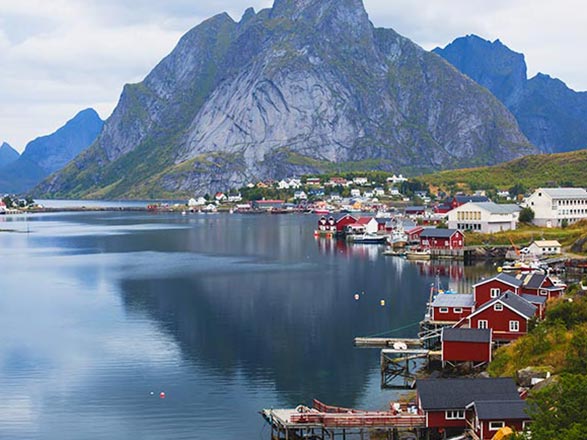 https://static.service-voyages.com/mobile/croisiere/images/fr/escales/escale,nuuk-nuuk_zoom,GL,GOH,66635.jpg