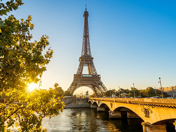https://static.service-voyages.com/mobile/croisiere/images/fr/escales/escale,paris-paris_zoom,FR,PAR,32716.jpg