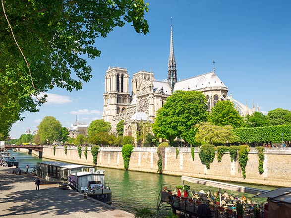 https://static.service-voyages.com/mobile/croisiere/images/fr/escales/escale,paris-paris_zoom,FR,PAR,32718.jpg