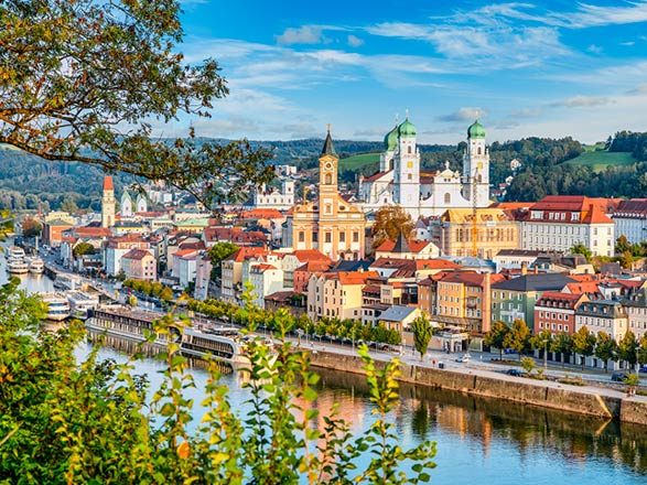https://static.service-voyages.com/mobile/croisiere/images/fr/escales/escale,passau-passau_zoom,DE,PAS,546472.jpg