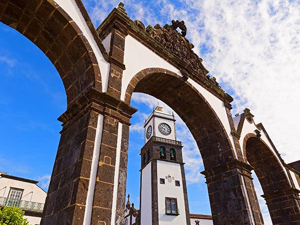 https://static.service-voyages.com/mobile/croisiere/images/fr/escales/escale,ponta delgada-ponta delgada_zoom,PT,PDL,37087.jpg