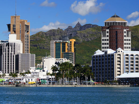 https://static.service-voyages.com/mobile/croisiere/images/fr/escales/escale,port louis-port louis_zoom,MU,PLU,38537.jpg