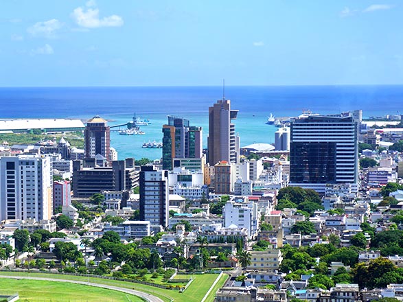 https://static.service-voyages.com/mobile/croisiere/images/fr/escales/escale,port louis-port louis_zoom,MU,PLU,38601.jpg