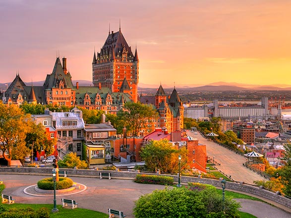 https://static.service-voyages.com/mobile/croisiere/images/fr/escales/escale,québec-québec_zoom,CA,QUE,37135.jpg