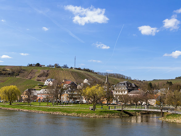 https://static.service-voyages.com/mobile/croisiere/images/fr/escales/escale,remich-remich_zoom,LU,REM,67911.jpg