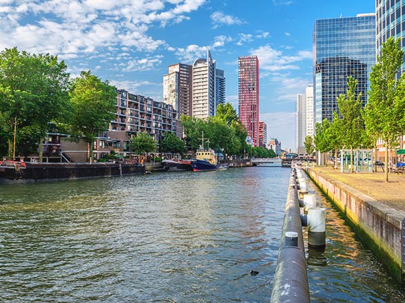 https://static.service-voyages.com/mobile/croisiere/images/fr/escales/escale,rotterdam-rotterdam_zoom,NL,RTM,38212.jpg