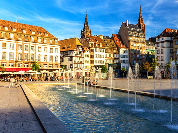 https://static.service-voyages.com/mobile/croisiere/images/fr/escales/escale,strasbourg-strasbourg_zoom,FR,SXB,46000.jpg