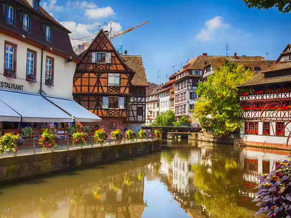 https://static.service-voyages.com/mobile/croisiere/images/fr/escales/escale,strasbourg-strasbourg_zoom,FR,SXB,546940.jpg