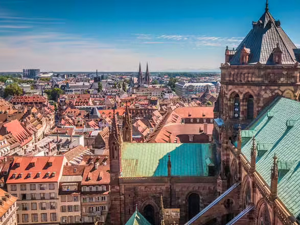 https://static.service-voyages.com/mobile/croisiere/images/fr/escales/escale,strasbourg-strasbourg_zoom,FR,SXB,546942.jpg