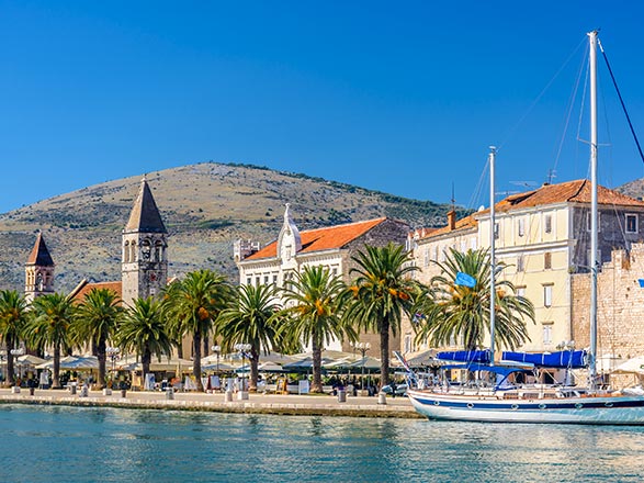 https://static.service-voyages.com/mobile/croisiere/images/fr/escales/escale,trogir-trogir_zoom,HR,TRO,37205.jpg