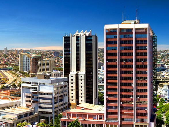 https://static.service-voyages.com/mobile/croisiere/images/fr/escales/escale,valparaiso-valparaiso_zoom,CL,VAP,37711.jpg