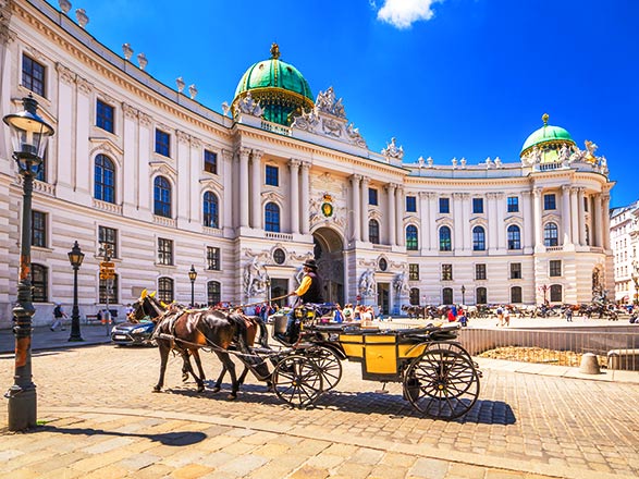 https://static.service-voyages.com/mobile/croisiere/images/fr/escales/escale,vienne (at)-vienne (at)_zoom,AT,VIE,38822.jpg
