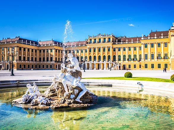 https://static.service-voyages.com/mobile/croisiere/images/fr/escales/escale,vienne (at)-vienne (at)_zoom,AT,VIE,38823.jpg