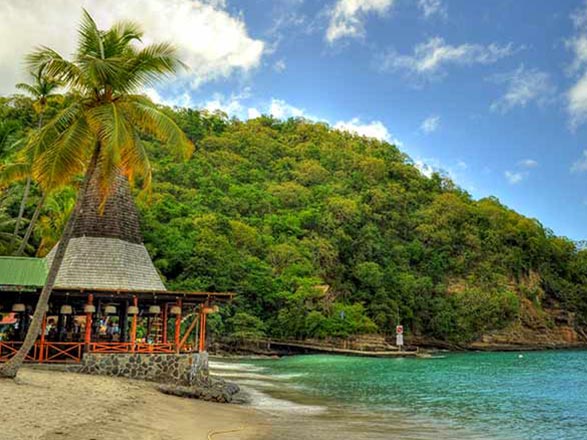 https://static.service-voyages.com/mobile/croisiere/images/fr/escales/escale,vieux fort-vieux fort_zoom,LC,VIF,63190.jpg