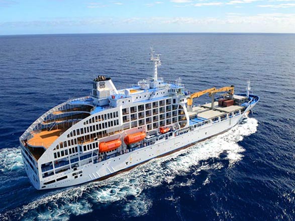 https://static.service-voyages.com/mobile/croisiere/images/fr/navires/navire,aranui-5_max,1162,72060.jpg