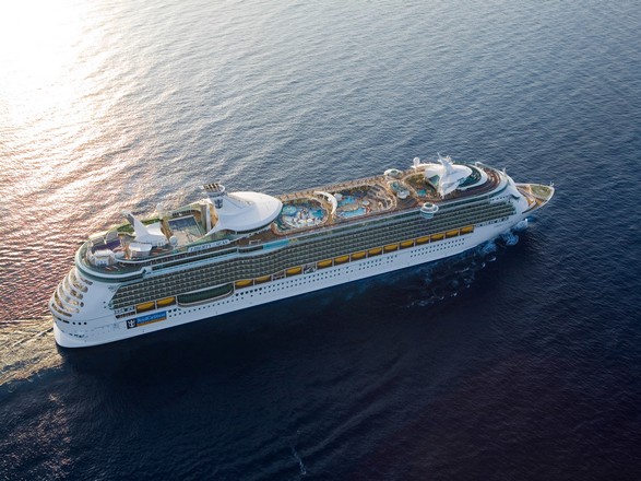 https://static.service-voyages.com/mobile/croisiere/images/fr/navires/navire,brilliance-of-the-seas_max,120,518949.jpg