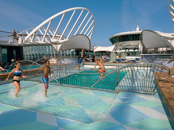 https://static.service-voyages.com/mobile/croisiere/images/fr/navires/navire,enchantment-of-the-seas_max,1151,27325.jpg