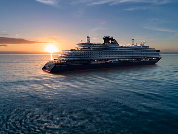 https://static.service-voyages.com/mobile/croisiere/images/fr/navires/navire,explora-v_max,1549,541411.jpg