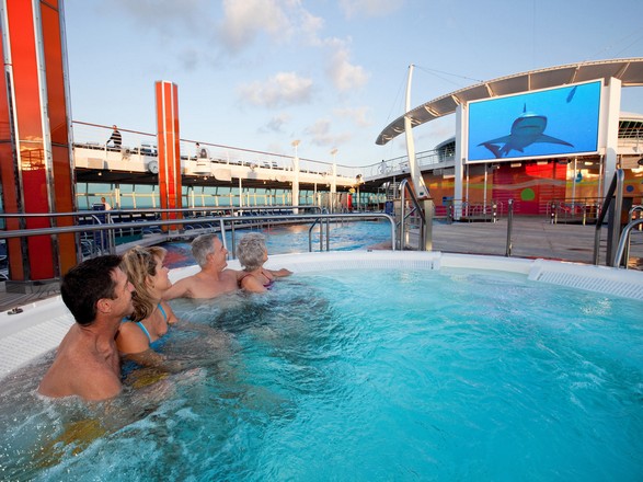 https://static.service-voyages.com/mobile/croisiere/images/fr/navires/navire,freedom-of-the-seas_max,316,27361.jpg