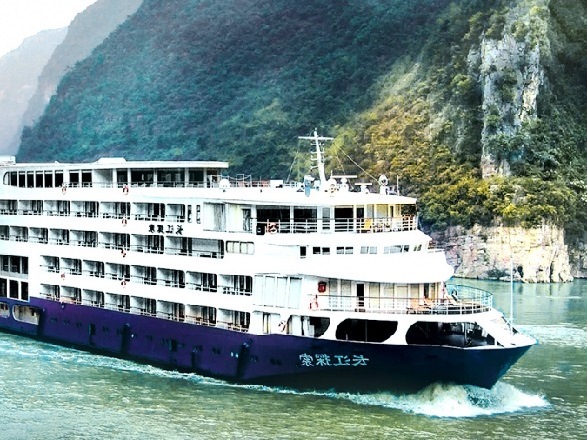 https://static.service-voyages.com/mobile/croisiere/images/fr/navires/navire,m/s-yangzi-explorer_max,1181,39934.jpg