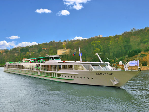 https://static.service-voyages.com/mobile/croisiere/images/fr/navires/navire,ms-camargue-(ou-similaire)_max,1209,33434.jpg