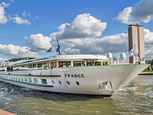 https://static.service-voyages.com/mobile/croisiere/images/fr/navires/navire,ms-france-(ou-similaire)_max,1218,36989.jpg