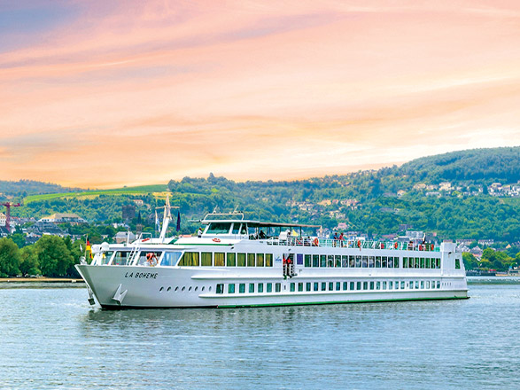 https://static.service-voyages.com/mobile/croisiere/images/fr/navires/navire,ms-la-boheme-(ou-similaire)_max,1214,545339.jpg