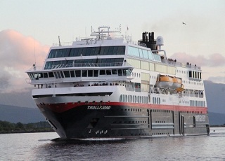 https://static.service-voyages.com/mobile/croisiere/images/fr/navires/navire,ms-trollfjord_max,1193,19717.jpg