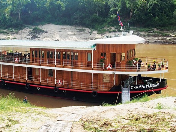 https://static.service-voyages.com/mobile/croisiere/images/fr/navires/navire,r/v-champa-pandaw_max,1368,40025.jpg