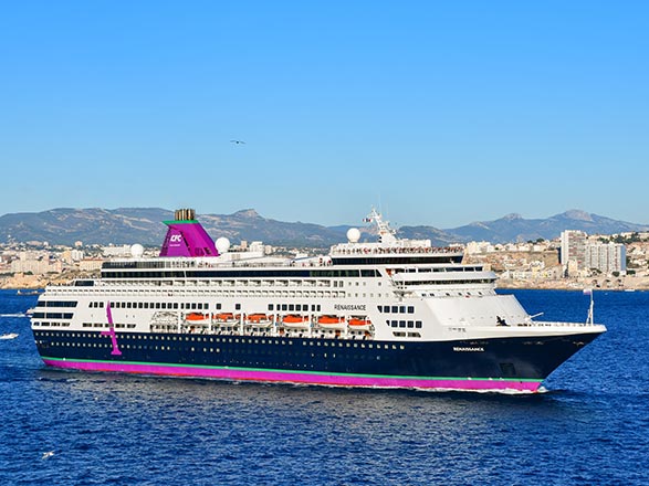 https://static.service-voyages.com/mobile/croisiere/images/fr/navires/navire,renaissance_max,1551,541470.jpg