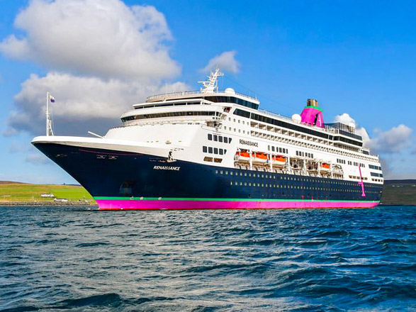 https://static.service-voyages.com/mobile/croisiere/images/fr/navires/navire,renaissance_max,1551,546399.jpg