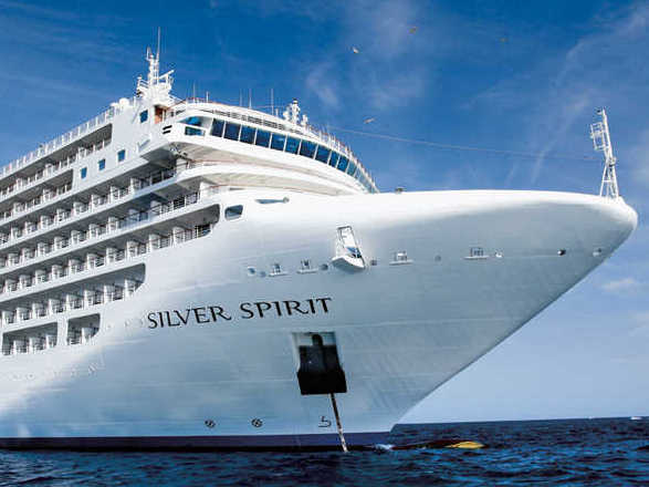 https://static.service-voyages.com/mobile/croisiere/images/fr/navires/navire,silver-spirit_max,1113,64207.jpg