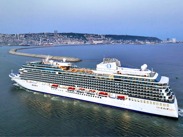 https://static.service-voyages.com/mobile/croisiere/images/fr/navires/navire,vista_max,1501,527686.jpg